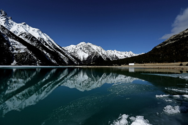 拉薩-納木措-林芝-波密-崗云杉林-米堆-然烏湖-40冰川9晚10日游