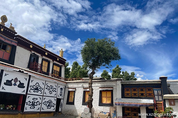 現(xiàn)在坐火車去西藏旅游多少錢